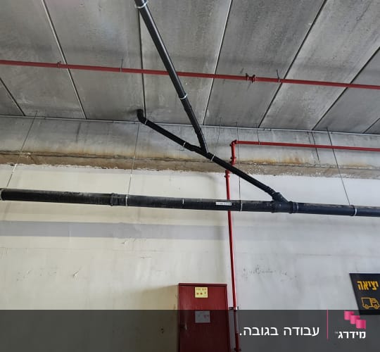 צנרת תקרה וארון כיבוי אש
